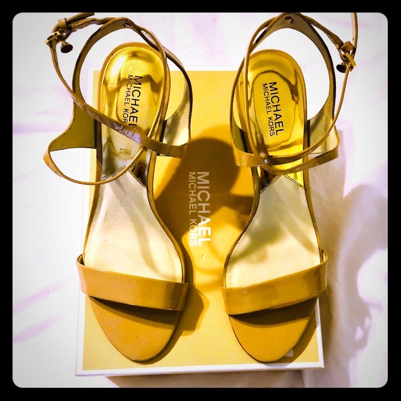 EUC Michael Kors nude patent strappy stilettos 11 - Picture 1 of 4